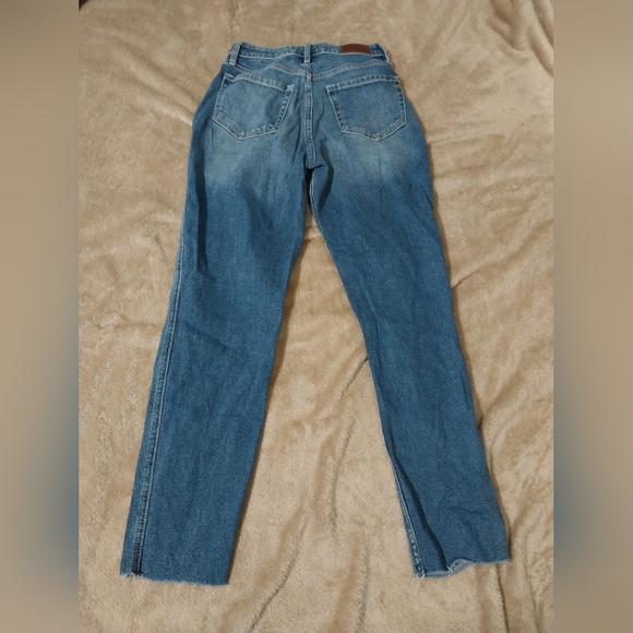 EUC Hollister Ultra High Rise Mom Jean 25 × 27 Distressed - Picture 4 of 5